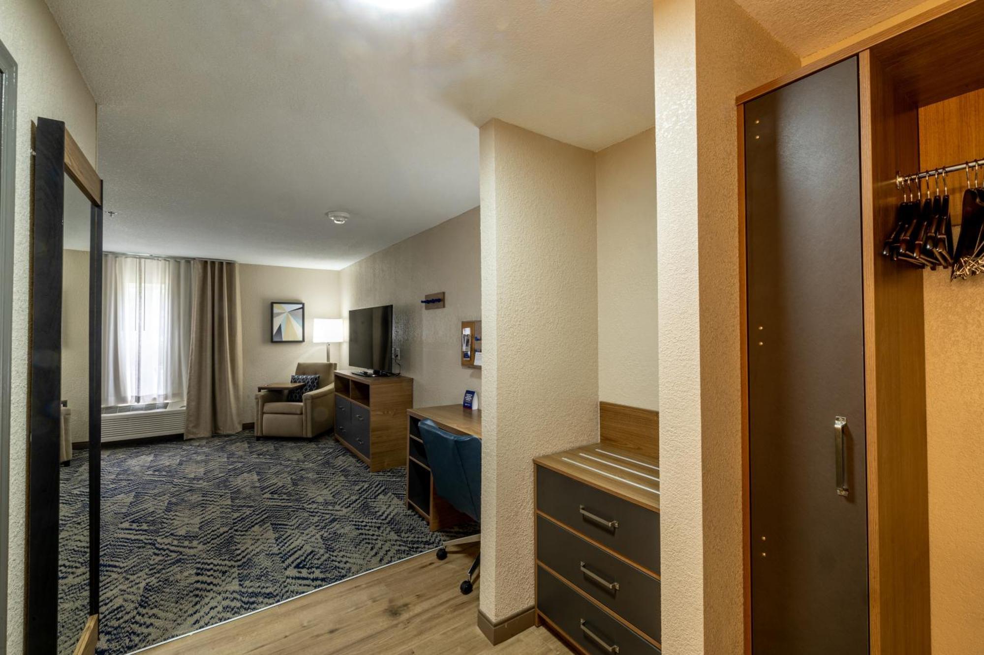 Candlewood Suites Wichita Northwest By Ihg Exterior foto