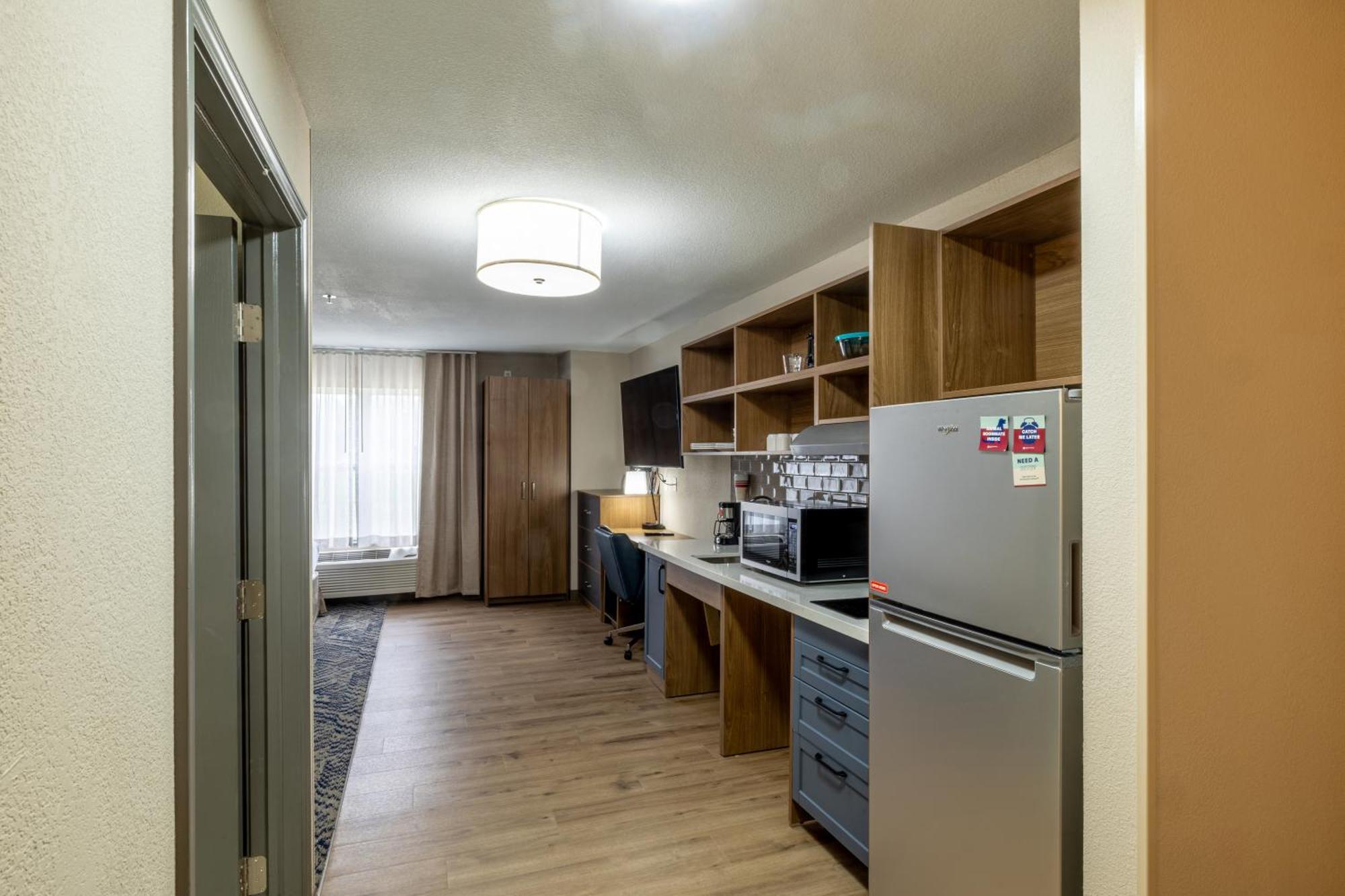 Candlewood Suites Wichita Northwest By Ihg Exterior foto