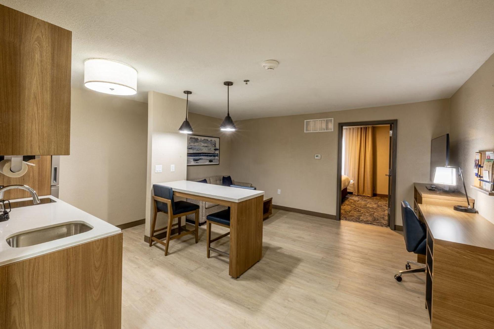 Candlewood Suites Wichita Northwest By Ihg Exterior foto
