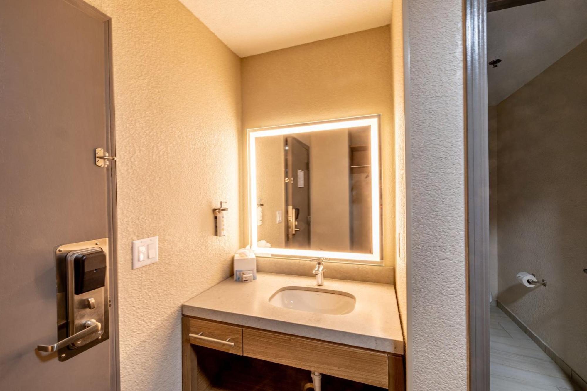 Candlewood Suites Wichita Northwest By Ihg Exterior foto